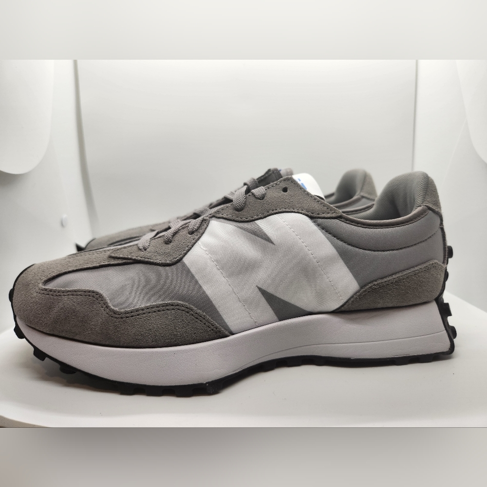 SOLLLLD!! MENS NEW BALANCE 327 NEW IN BOX SIZE 11